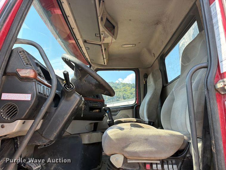 image for item FC3331 2006 Volvo VHD vacuum truck