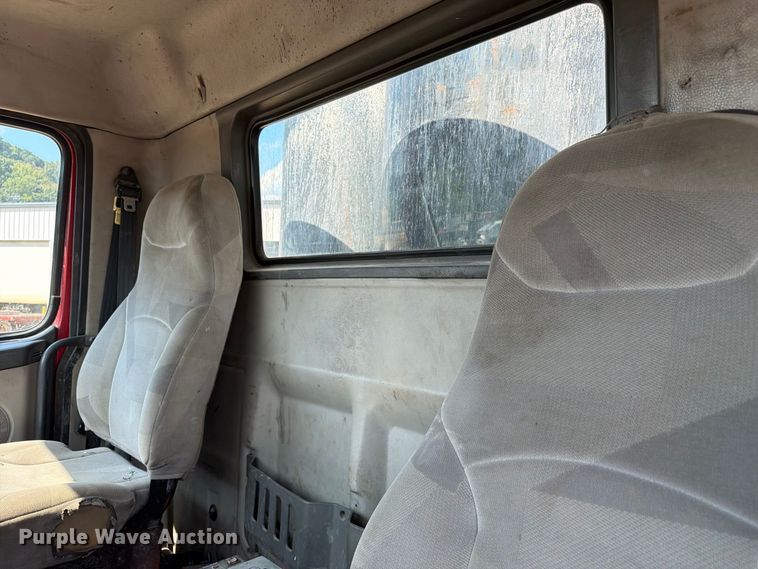 image for item FC3331 2006 Volvo VHD vacuum truck