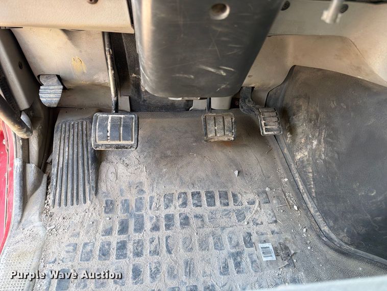 image for item FC3331 2006 Volvo VHD vacuum truck
