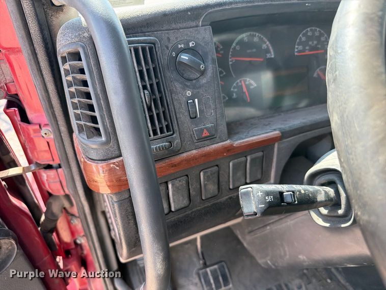 image for item FC3331 2006 Volvo VHD vacuum truck
