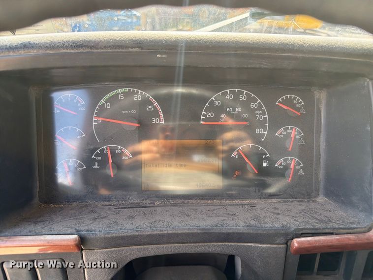 image for item FC3331 2006 Volvo VHD vacuum truck