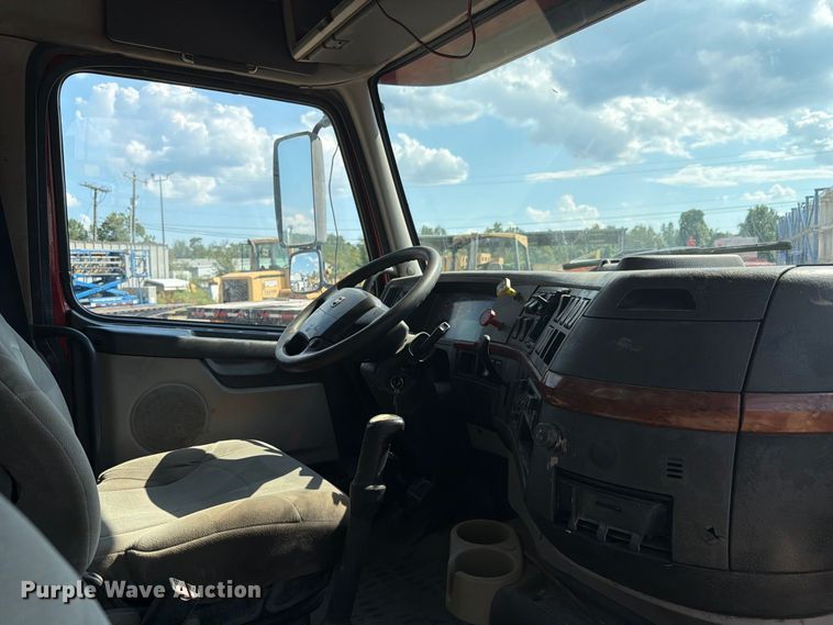image for item FC3331 2006 Volvo VHD vacuum truck