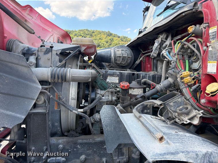 image for item FC3331 2006 Volvo VHD vacuum truck