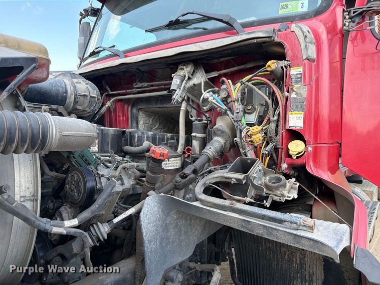 image for item FC3331 2006 Volvo VHD vacuum truck