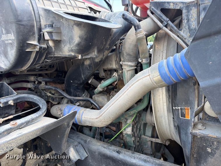 image for item FC3331 2006 Volvo VHD vacuum truck
