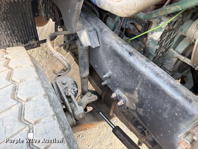 image for item FC3331 2006 Volvo VHD vacuum truck