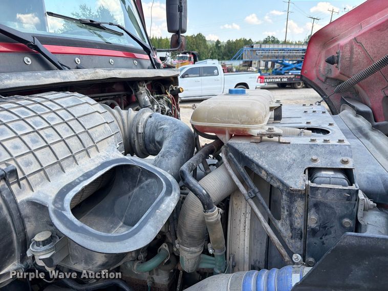 image for item FC3331 2006 Volvo VHD vacuum truck