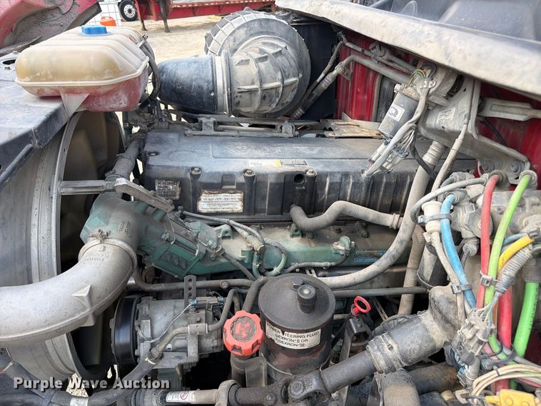 image for item FC3331 2006 Volvo VHD vacuum truck