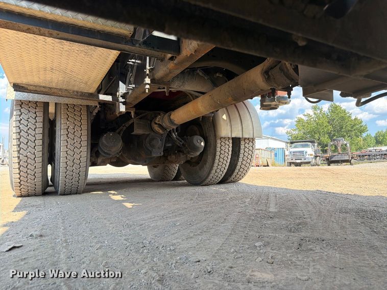 image for item FC3331 2006 Volvo VHD vacuum truck