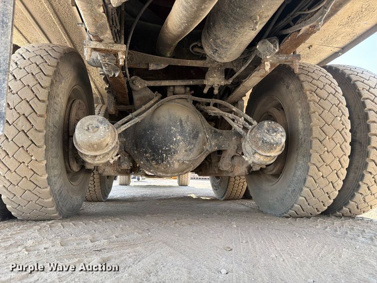 image for item FC3331 2006 Volvo VHD vacuum truck
