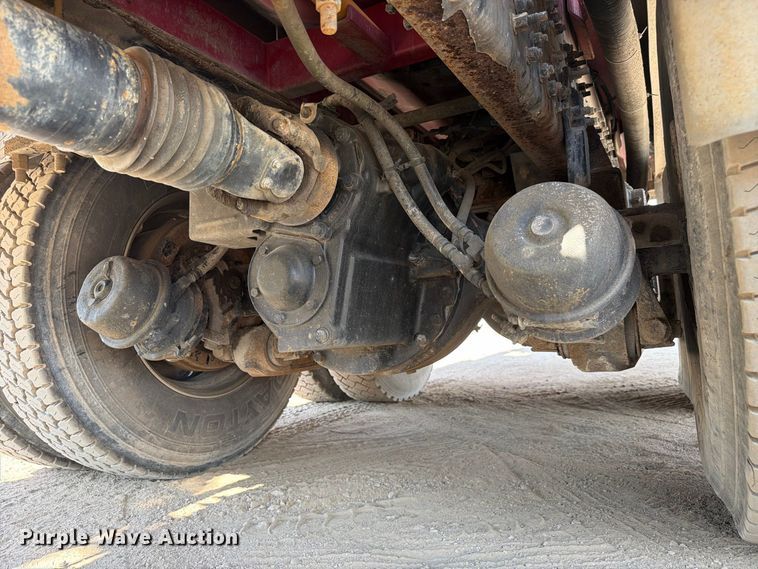 image for item FC3331 2006 Volvo VHD vacuum truck