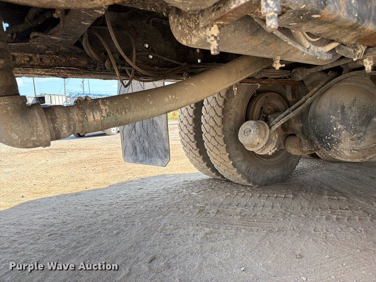 image for item FC3331 2006 Volvo VHD vacuum truck