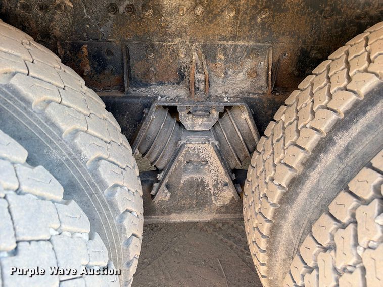 image for item FC3331 2006 Volvo VHD vacuum truck