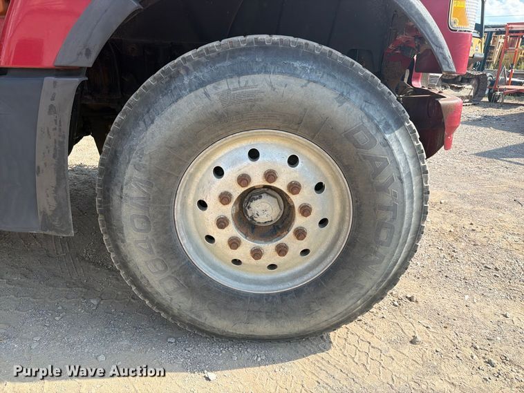 image for item FC3331 2006 Volvo VHD vacuum truck