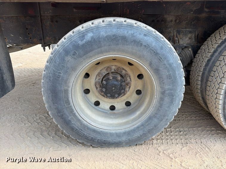 image for item FC3331 2006 Volvo VHD vacuum truck