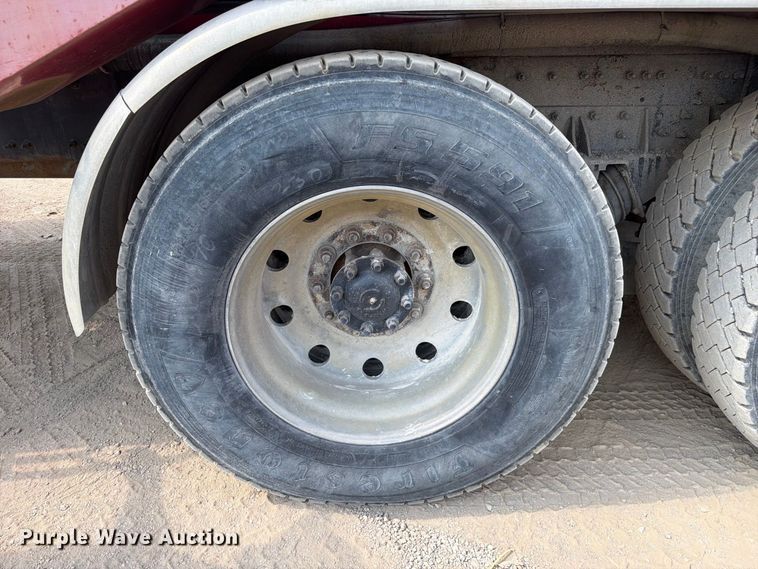 image for item FC3331 2006 Volvo VHD vacuum truck