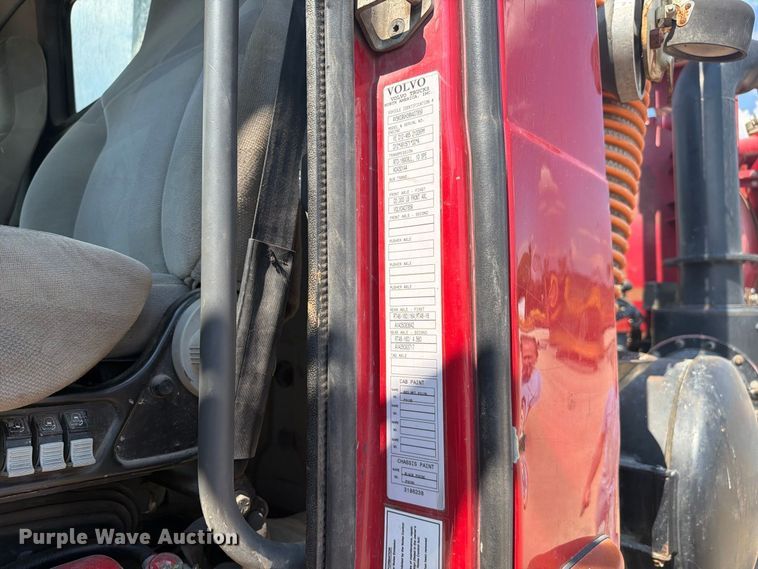 image for item FC3331 2006 Volvo VHD vacuum truck