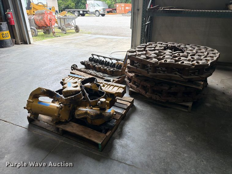 image for item FC3363 Caterpillar dozer part