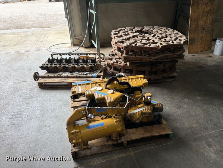 image for item FC3363 Caterpillar dozer part