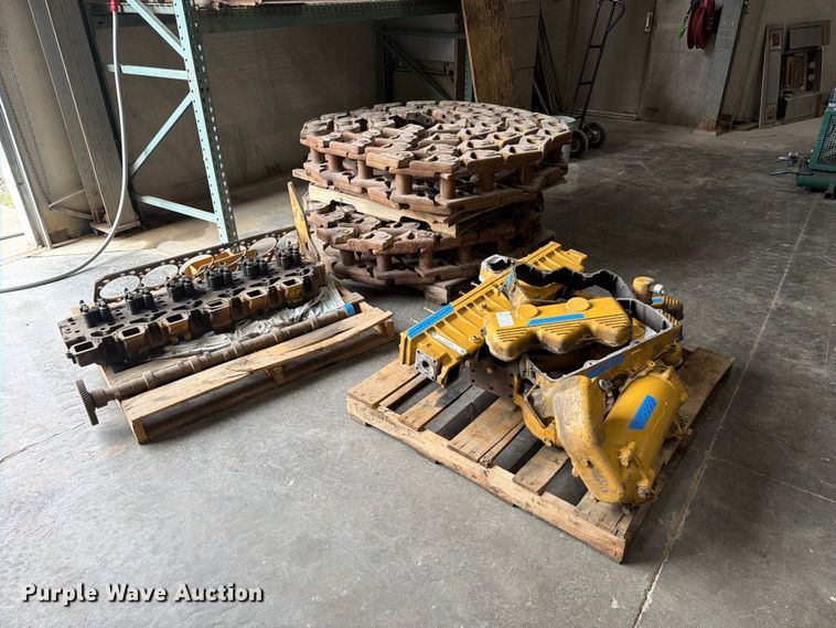 image for item FC3363 Caterpillar dozer part
