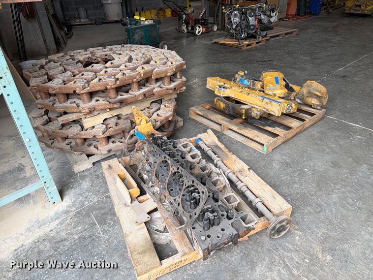 image for item FC3363 Caterpillar dozer part
