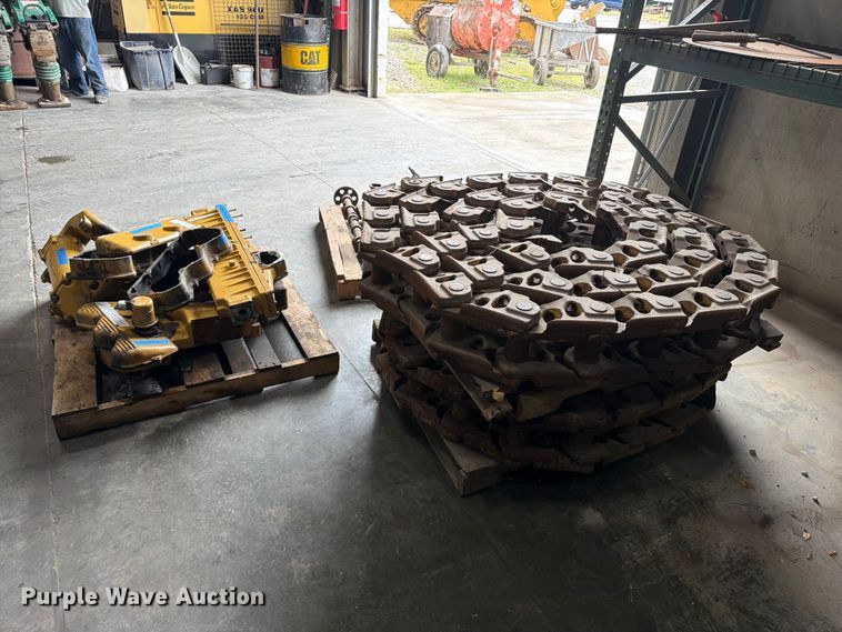 image for item FC3363 Caterpillar dozer part