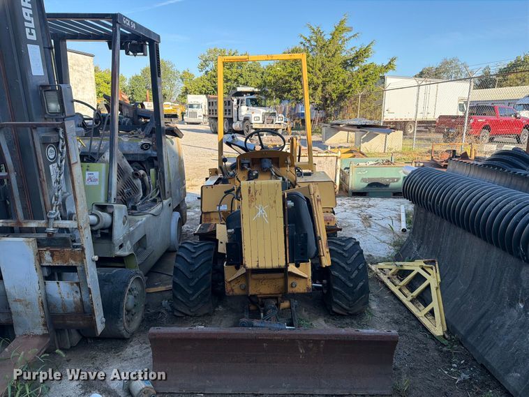 image for item FC3369 2004 Vermeer TR450 trencher