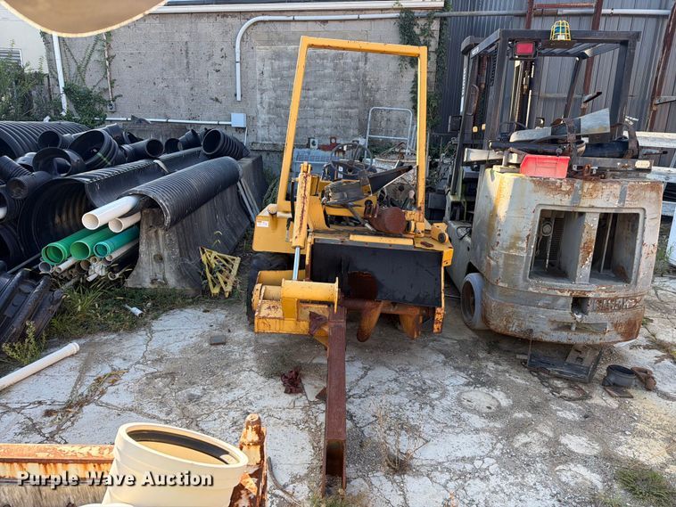 image for item FC3369 2004 Vermeer TR450 trencher