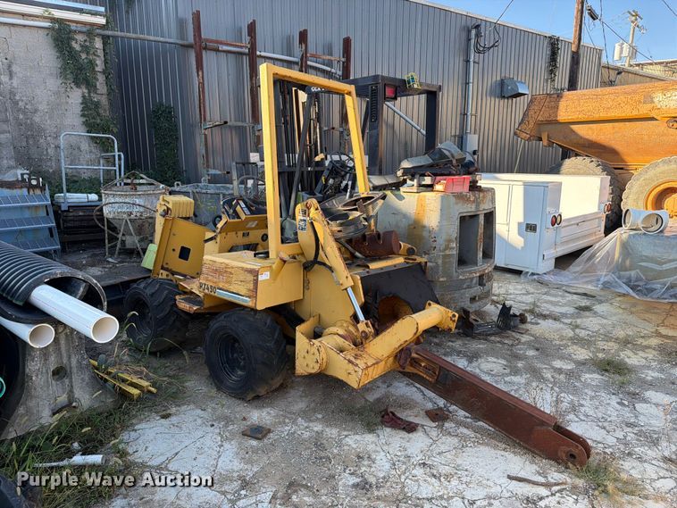 image for item FC3369 2004 Vermeer TR450 trencher