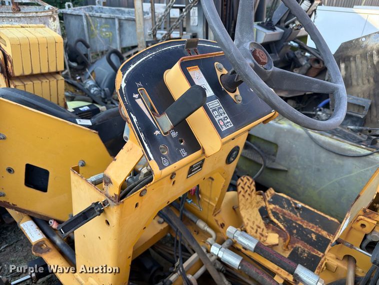 image for item FC3369 2004 Vermeer TR450 trencher
