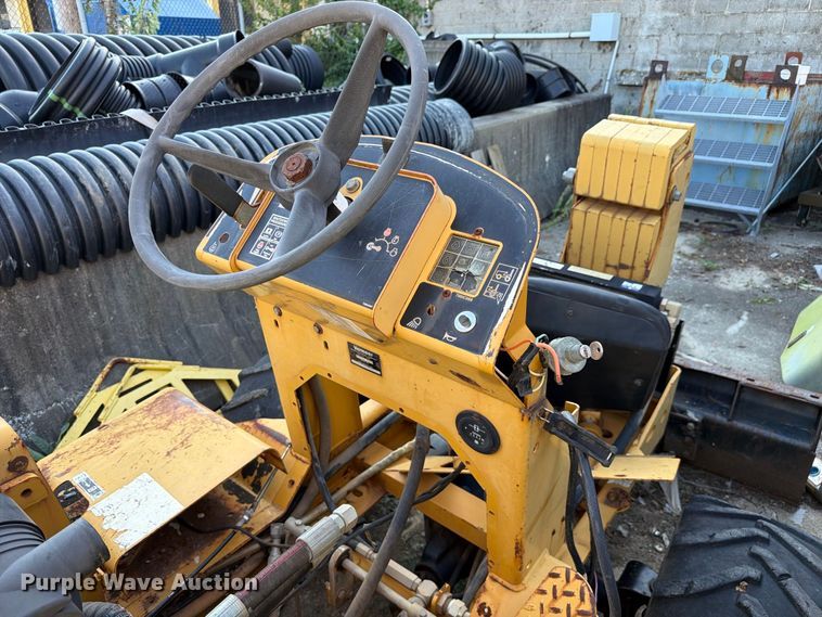image for item FC3369 2004 Vermeer TR450 trencher