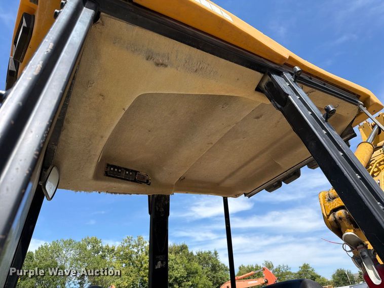 image for item FC3372 1999 Caterpillar 416C backhoe