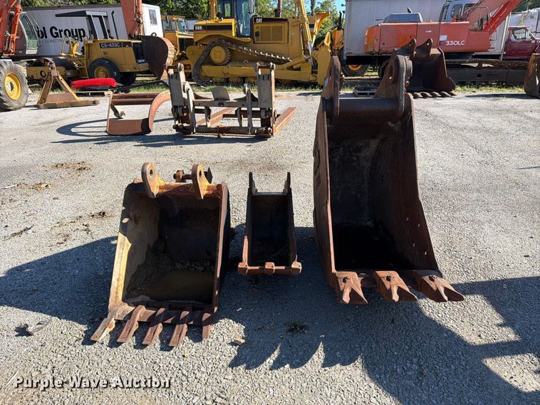 image for item FC3375 (3) excavator buckets