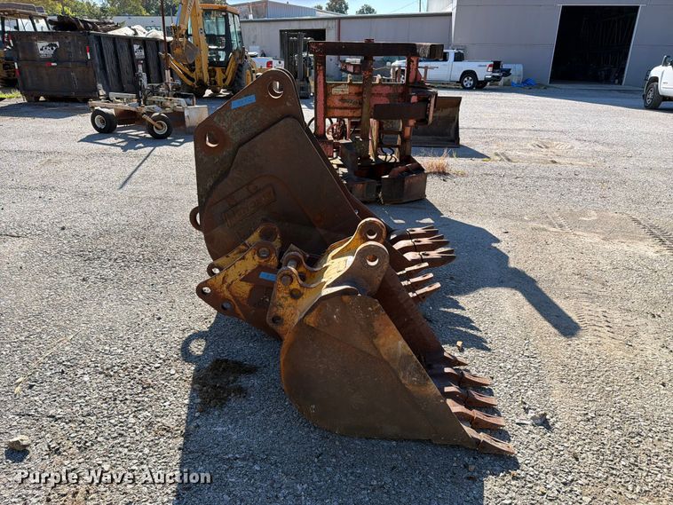 image for item FC3375 (3) excavator buckets