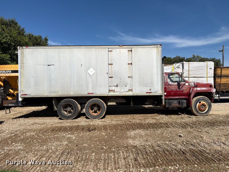 image for item FC3377 1985 Ford F700 fuel / lube truck