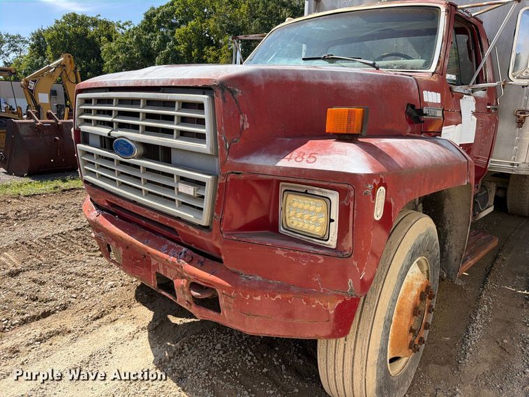 image for item FC3377 1985 Ford F700 fuel / lube truck