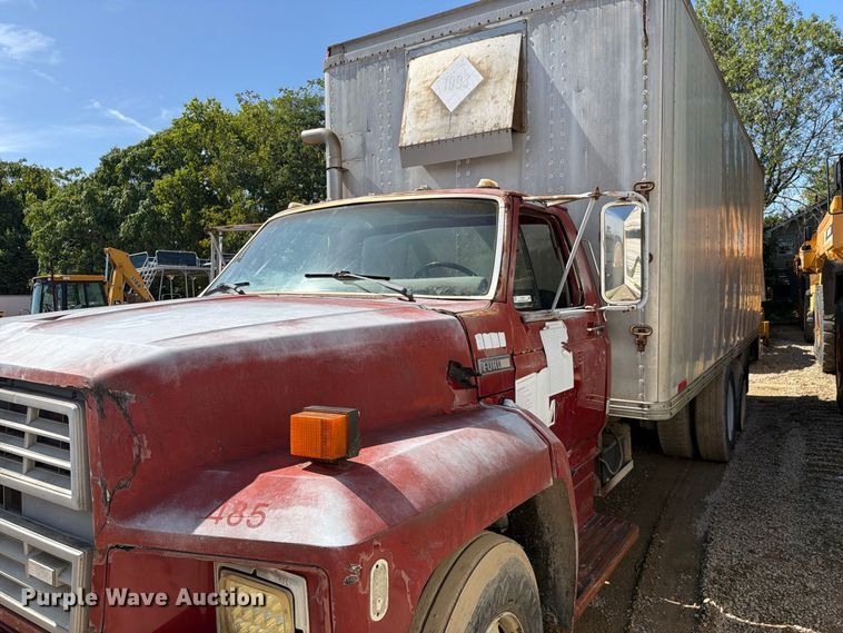 image for item FC3377 1985 Ford F700 fuel / lube truck