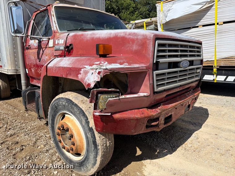image for item FC3377 1985 Ford F700 fuel / lube truck