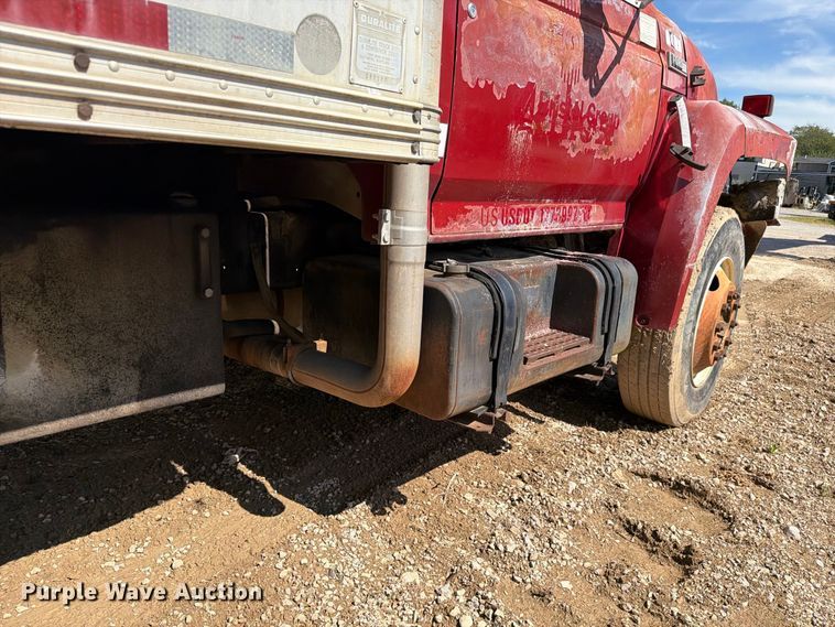 image for item FC3377 1985 Ford F700 fuel / lube truck