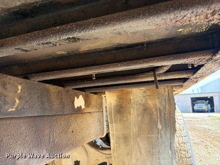 image for item FC3377 1985 Ford F700 fuel / lube truck