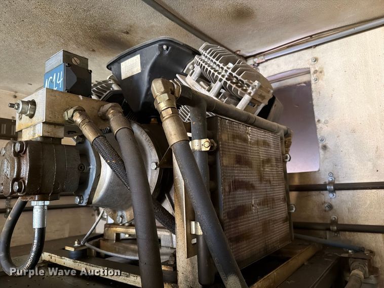 image for item FC3377 1985 Ford F700 fuel / lube truck