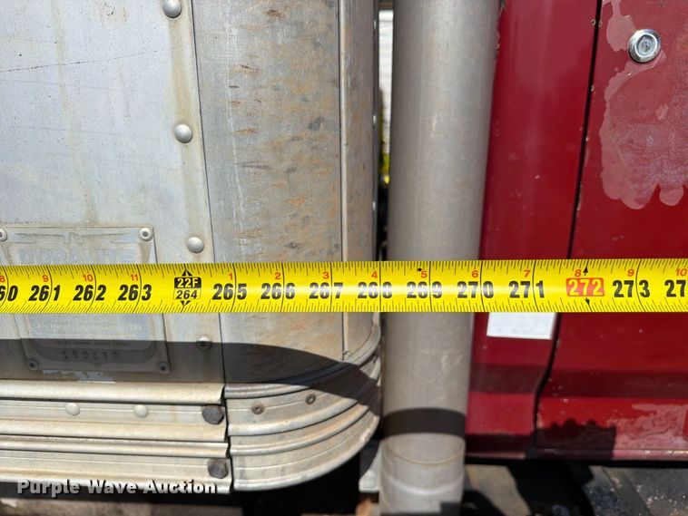 image for item FC3377 1985 Ford F700 fuel / lube truck