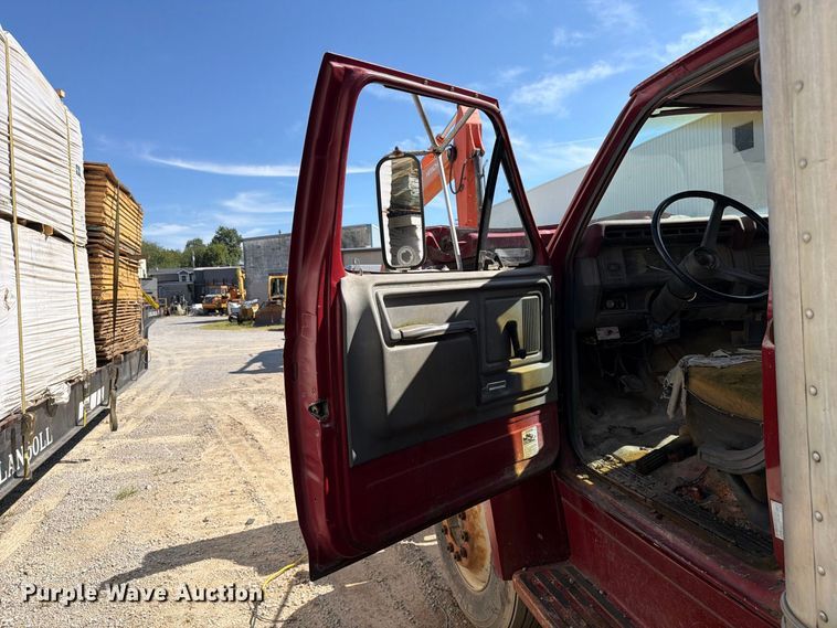 image for item FC3377 1985 Ford F700 fuel / lube truck