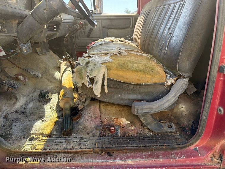 image for item FC3377 1985 Ford F700 fuel / lube truck