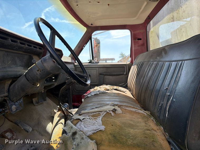 image for item FC3377 1985 Ford F700 fuel / lube truck