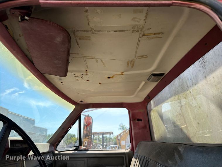 image for item FC3377 1985 Ford F700 fuel / lube truck
