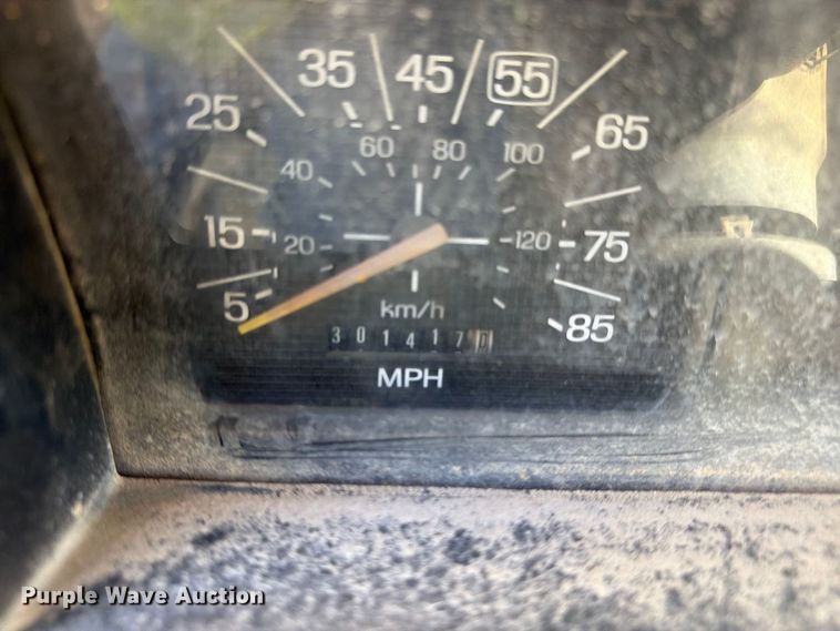 image for item FC3377 1985 Ford F700 fuel / lube truck