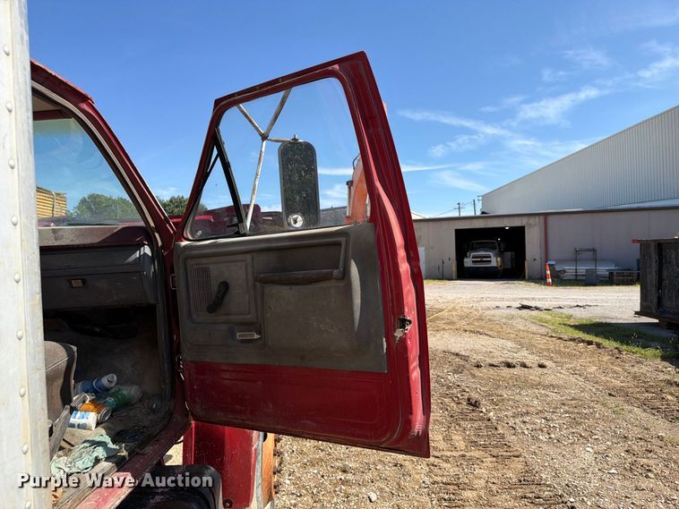 image for item FC3377 1985 Ford F700 fuel / lube truck