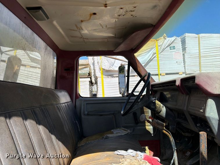 image for item FC3377 1985 Ford F700 fuel / lube truck