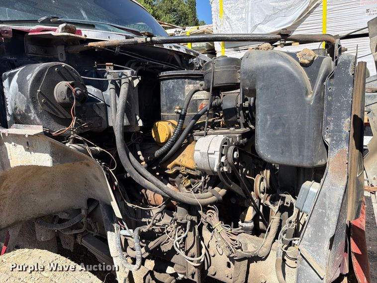 image for item FC3377 1985 Ford F700 fuel / lube truck